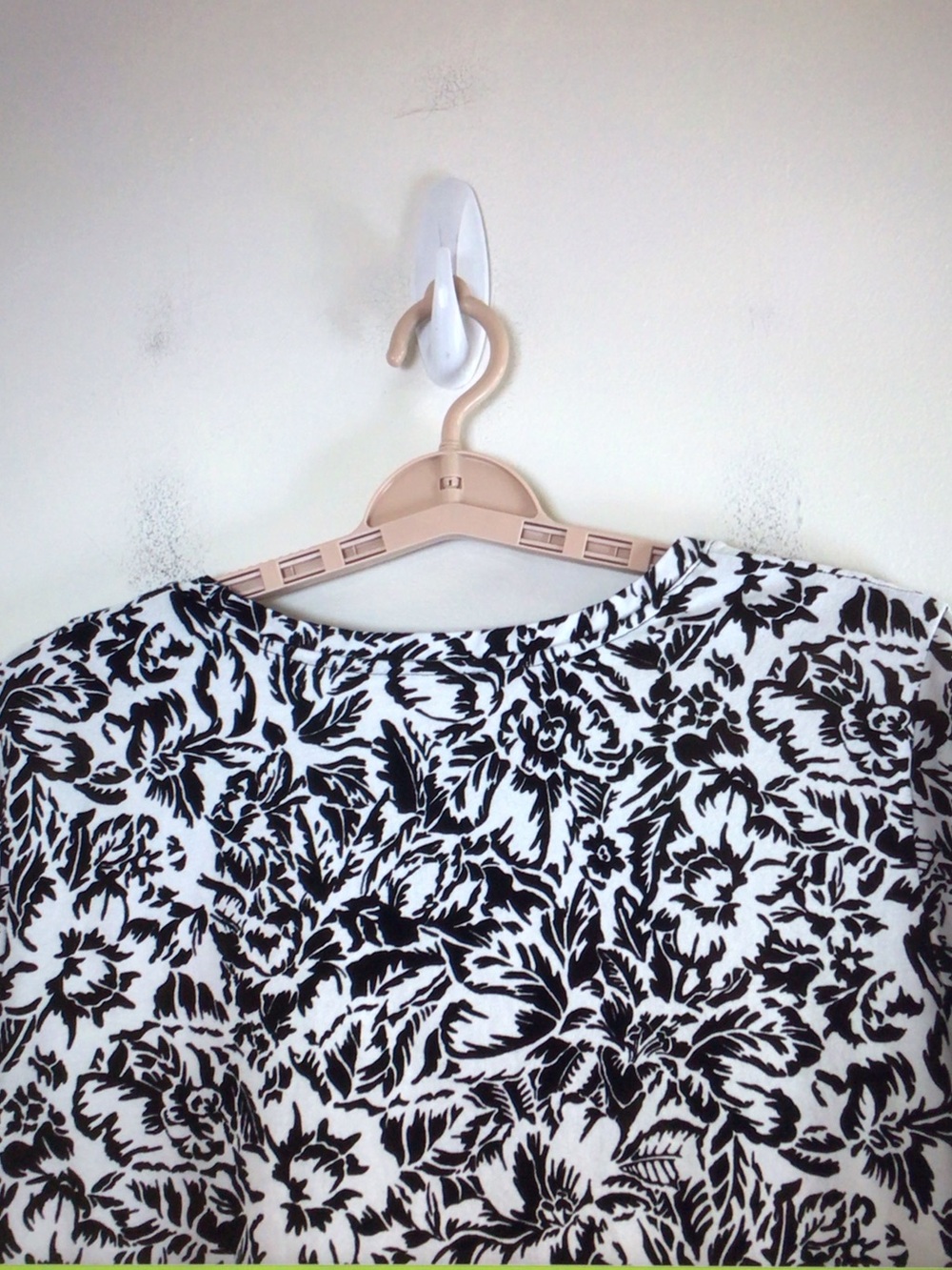 Catherines Black & White Floral Scoop Neck Short Sleeve Tee - Picture 8 of 8
